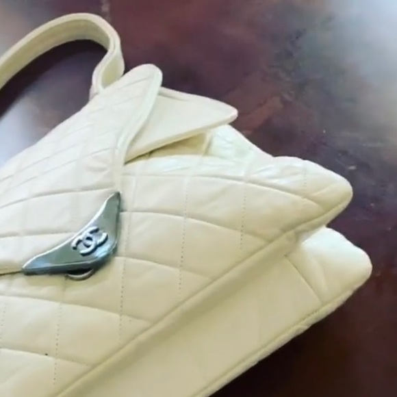 Rare limited edition Authentic Chanel CC oversized Quilted Lambskin Bag - Picture 8 of 12